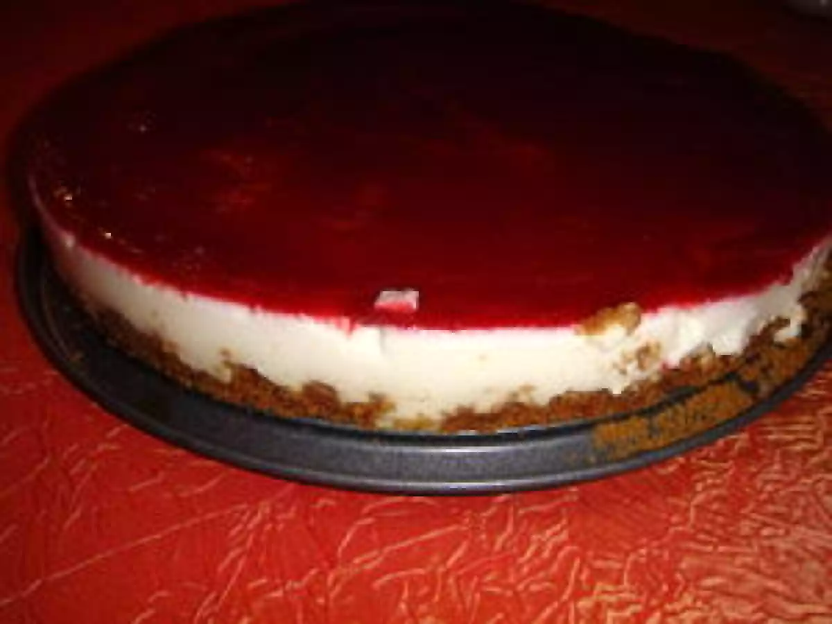 Gâteau au fromage blanc, speculoos et coulis de framboises