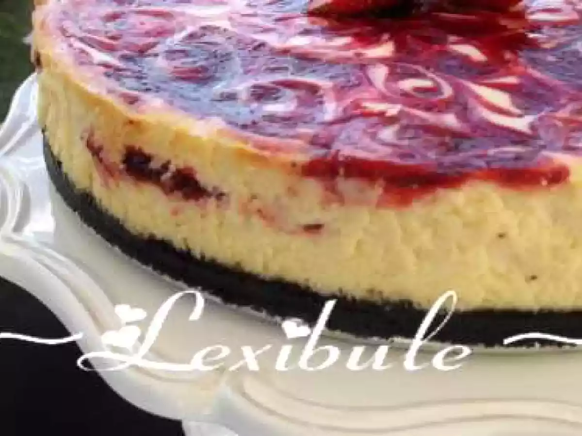 Gâteau au fromage et aux spirales de fraises