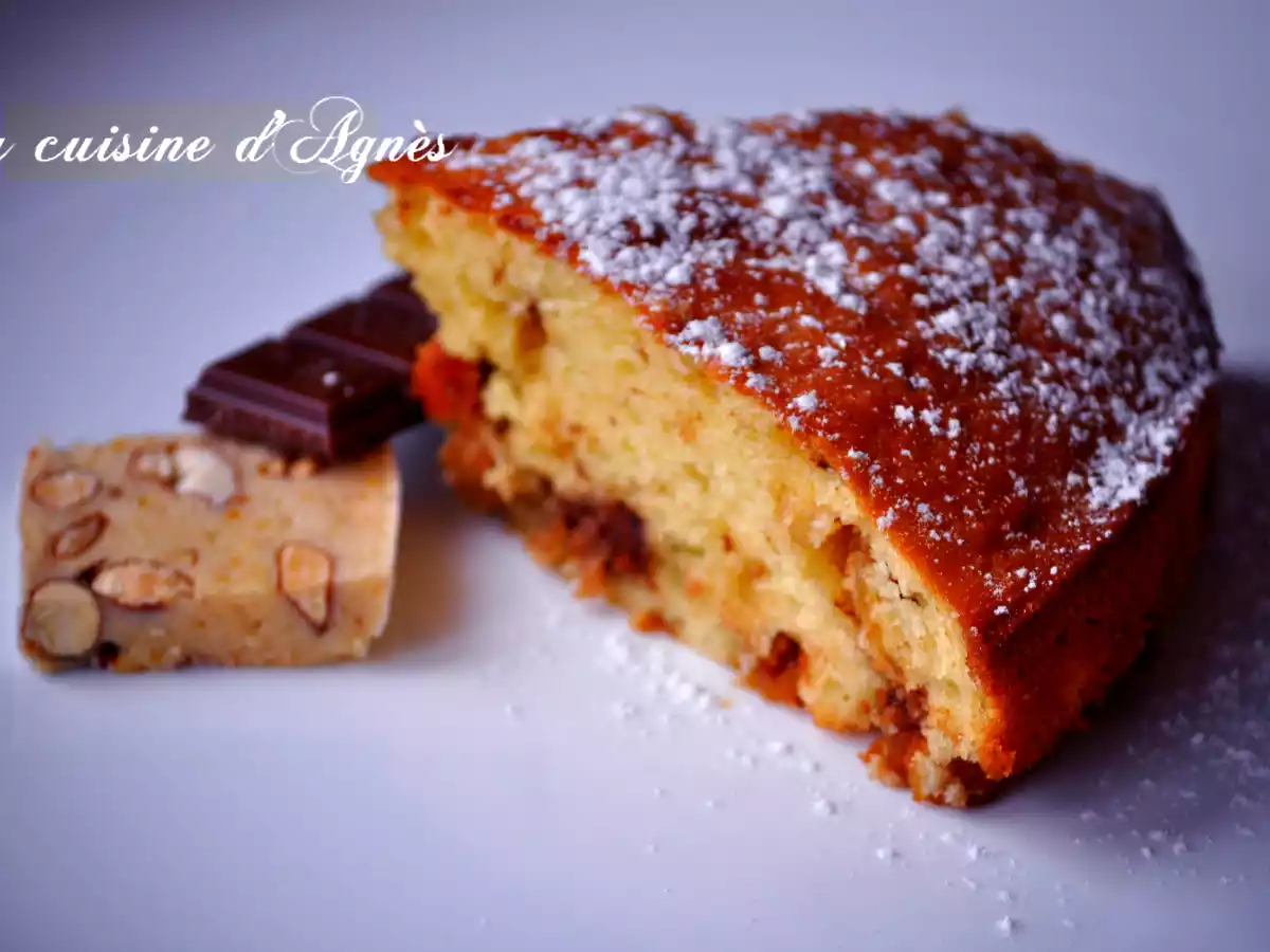 Gâteau au nougat et au chocolat au lait au caramel