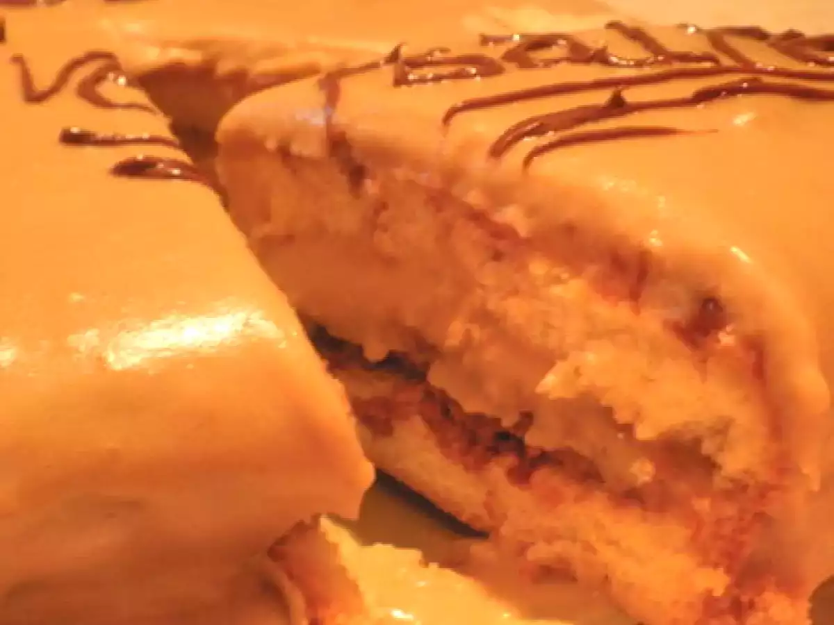 Gâteau au praliné croustillant et crème de café allégée