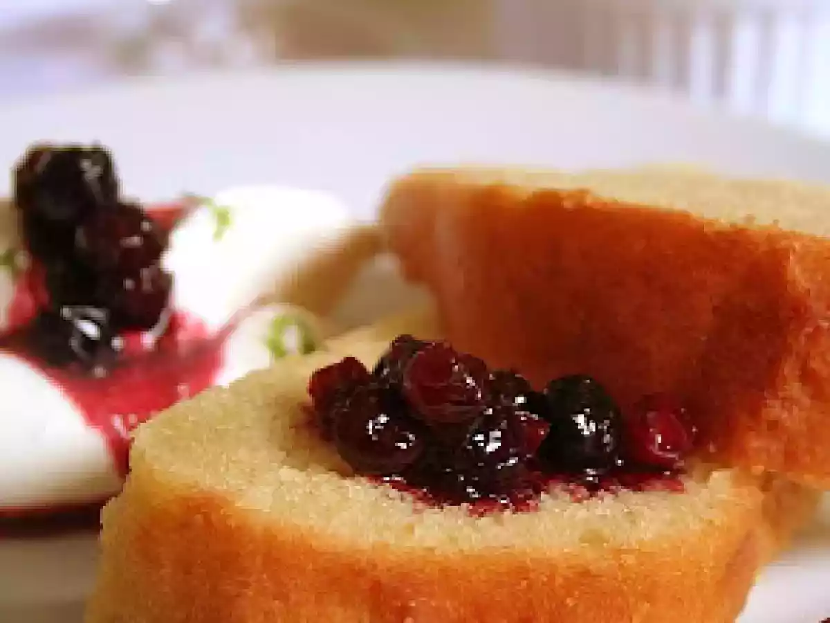 Gateau au Vin Moelleux et Huile d'Olive et sa Compotée Cassis