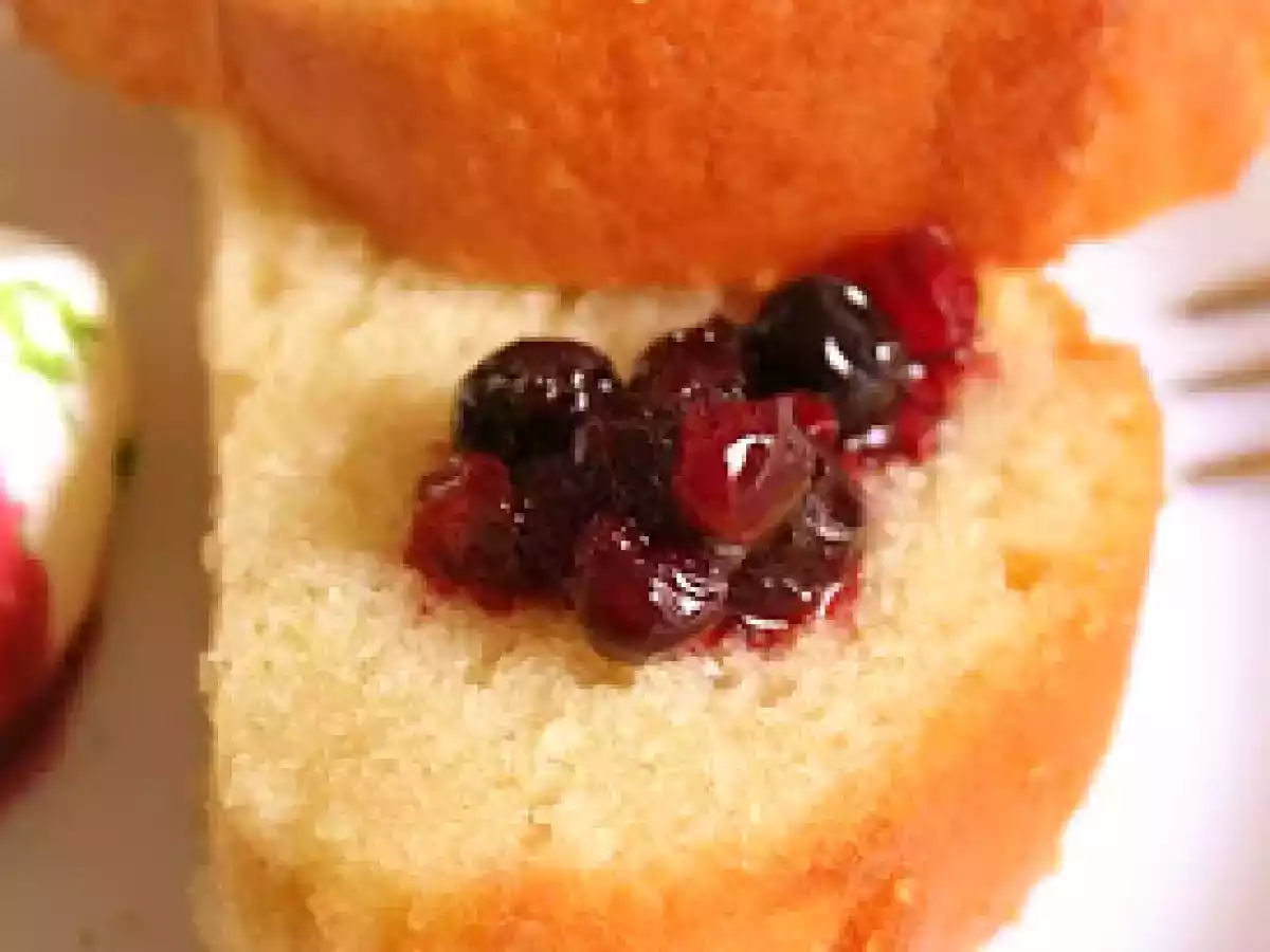 Gateau au Vin Moelleux et Huile d'Olive et sa Compotée Cassis - photo 2