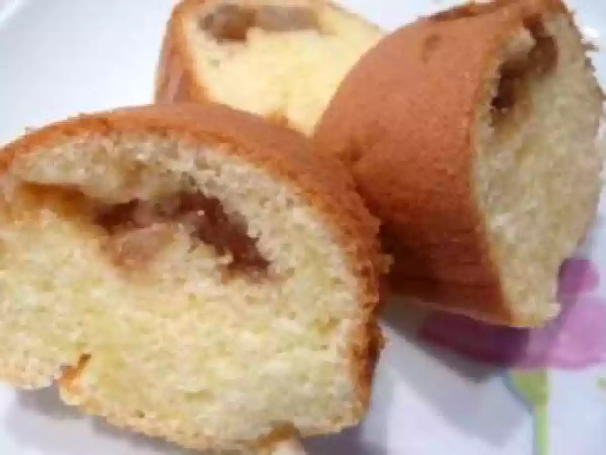 Gâteau au yaourt au chocolat blanc et aux poires caramélisées