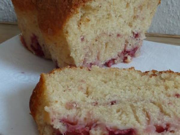 Gâteau au yaourt au lait de chèvre et fraises