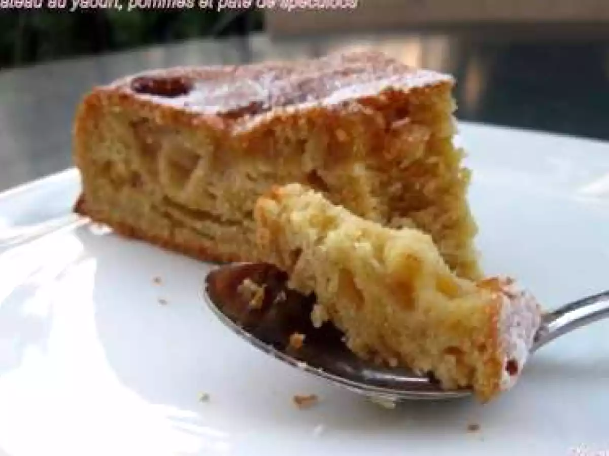 Gâteau au yaourt, pommes et pâte de spéculoos