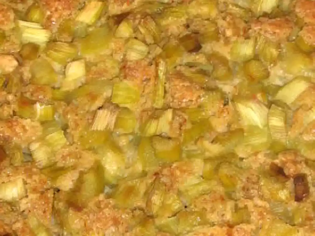 Gâteau aux amandes et à la rhubarbe