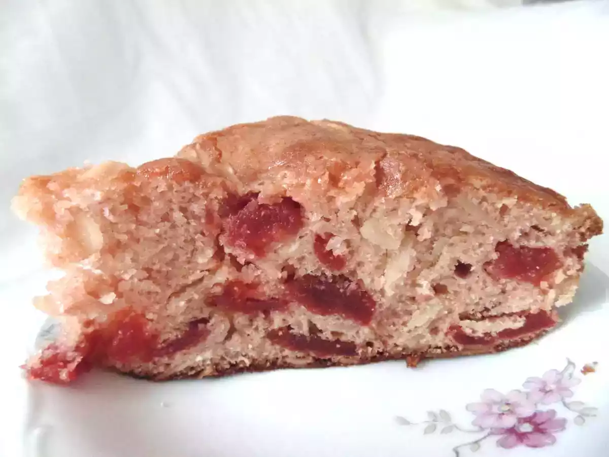 Gateau aux amandes et aux fraises séchées - photo 2