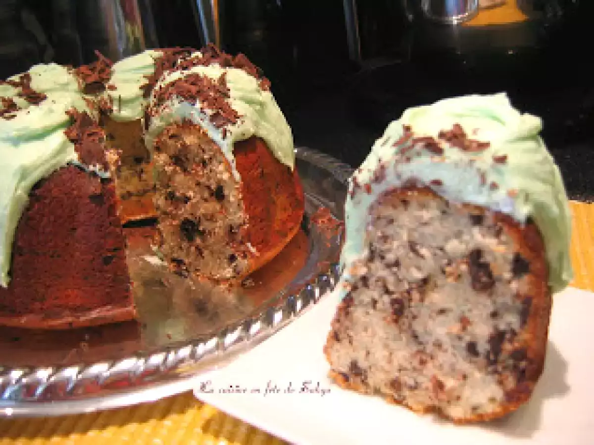 Gâteau aux copeaux de chocolat, glaçage crémeux à la menthe - photo 2