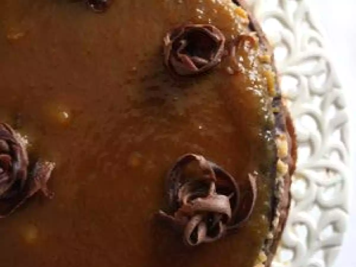 Gâteau aux crêpes chocolatées, crème de noisette, caramel poire et chocolat blanc - photo 3