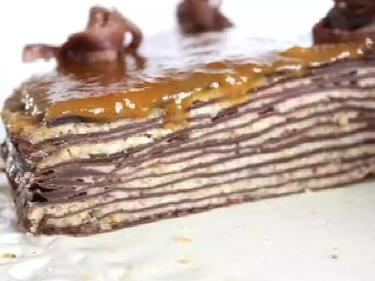 Gâteau aux crêpes chocolatées, crème de noisette, caramel poire et chocolat blanc - photo 6