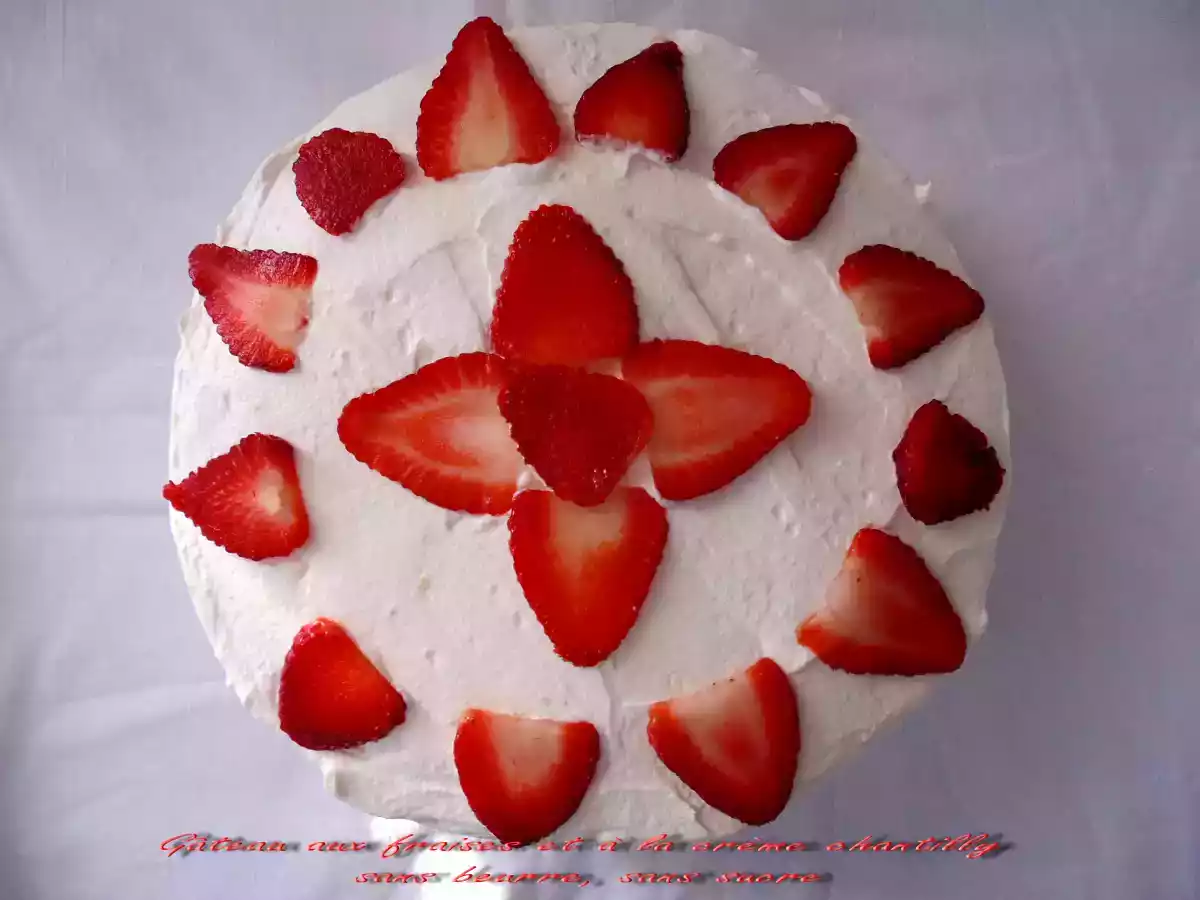 Gateau aux fraises et crème chantilly (sans beurre, sans sucre)