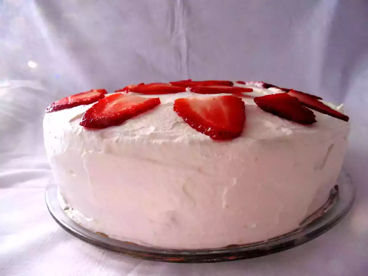Gateau aux fraises et crème chantilly (sans beurre, sans sucre) - photo 2