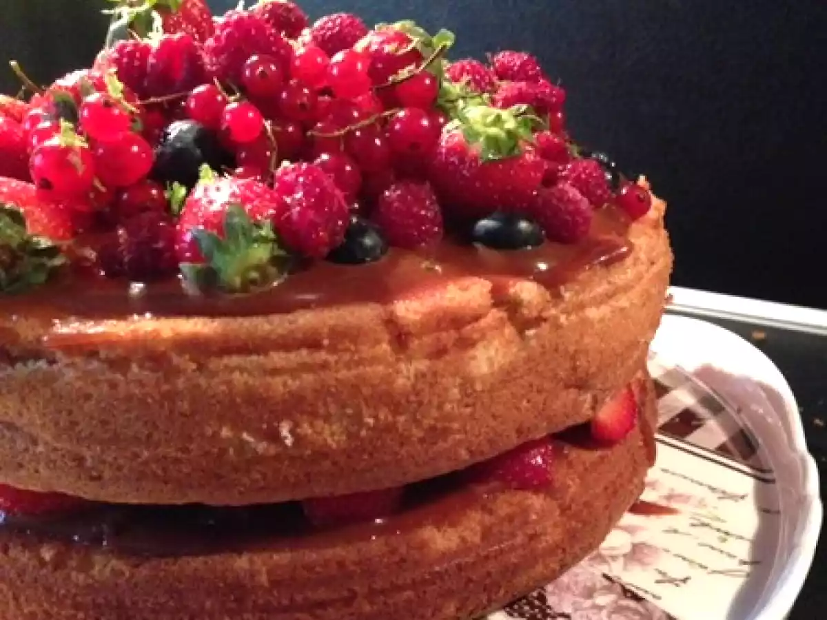 Gâteau aux fruits rouges et caramel