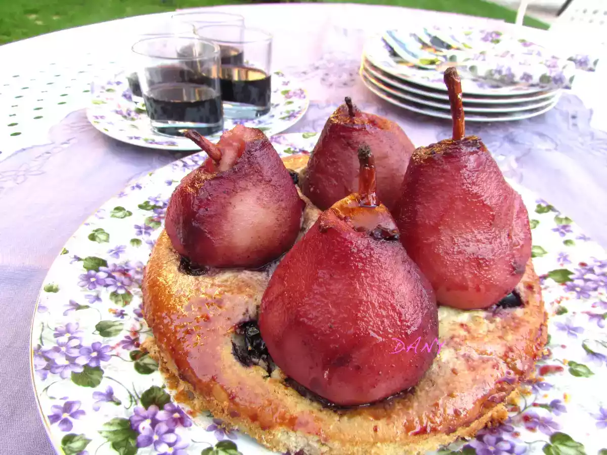 GÂTEAU AUX POIRES AU VIN ET AU CASSIS