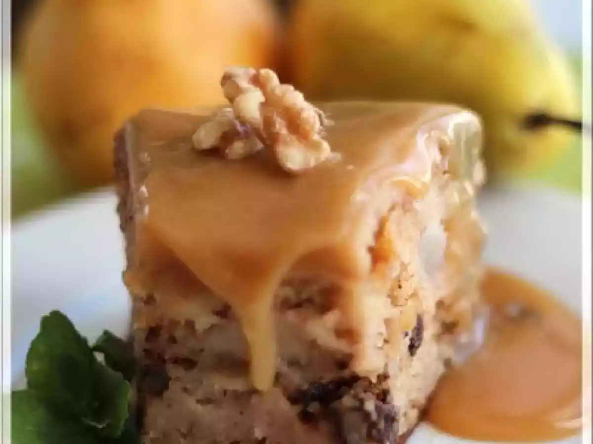 Gâteau aux poires, glaçage au caramel