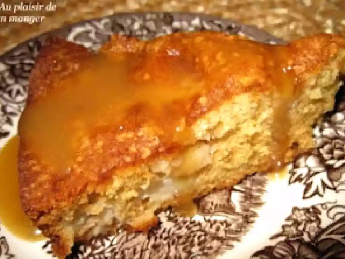 Gâteau aux pommes croûté au sucre à la crème