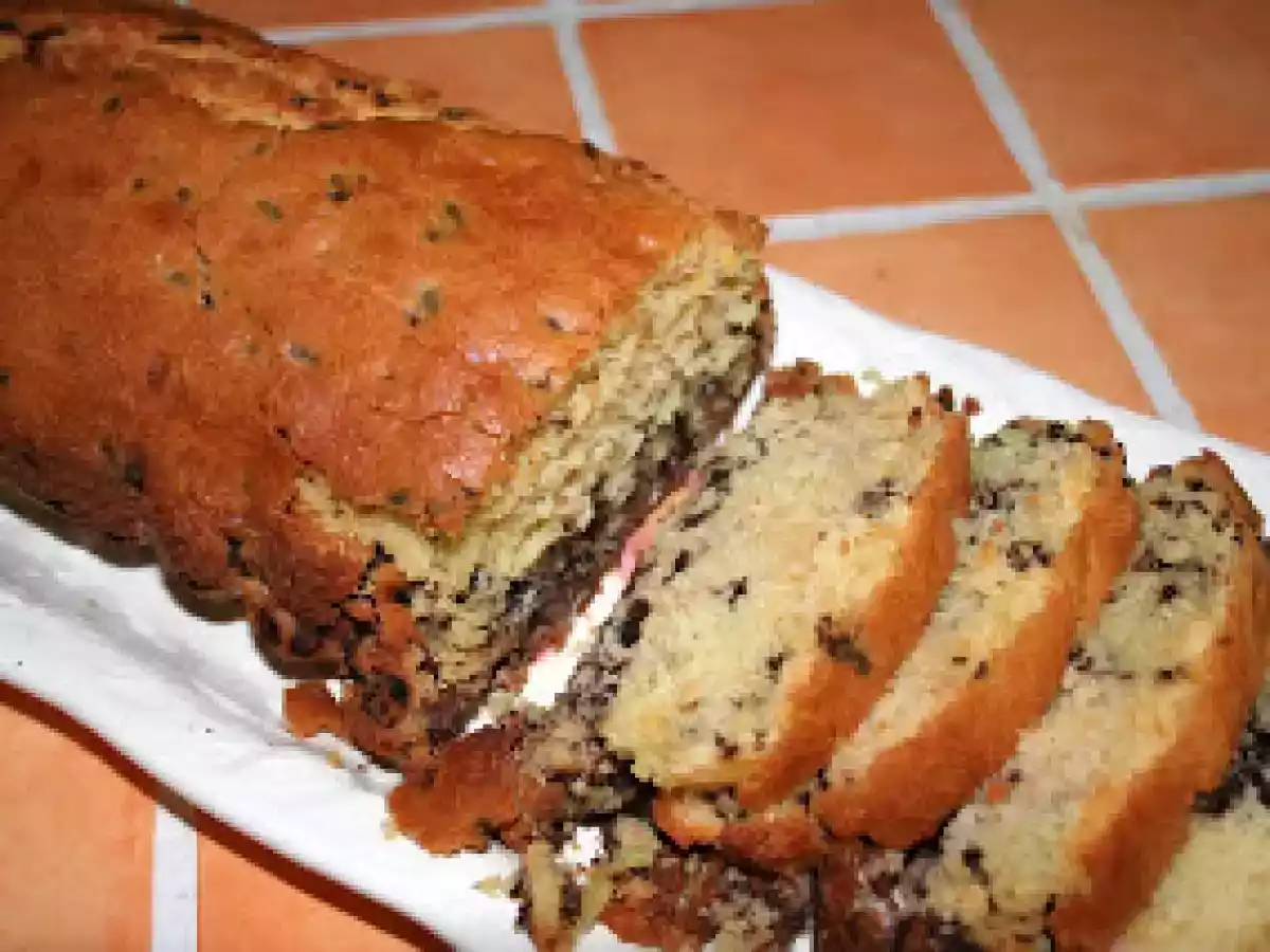 GATEAU AUX SMARTIES ET AUX PEPITES DE CHOCOLAT