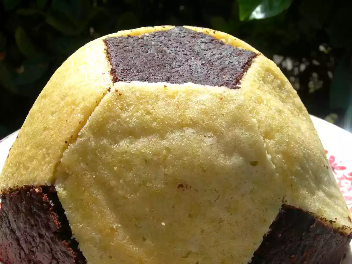 Gâteau ballon de foot ou comment faire du sport avec une cuillère!!! - photo 2