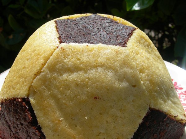 Gateau Ballon De Foot Ou Comment Faire Du Sport Avec Une Cuillere Recette Ptitchef