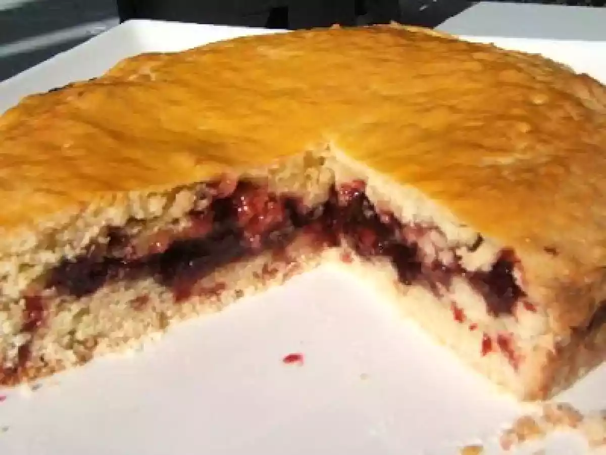 Gâteau basque à la cerise noire et gâteau basque à la crème