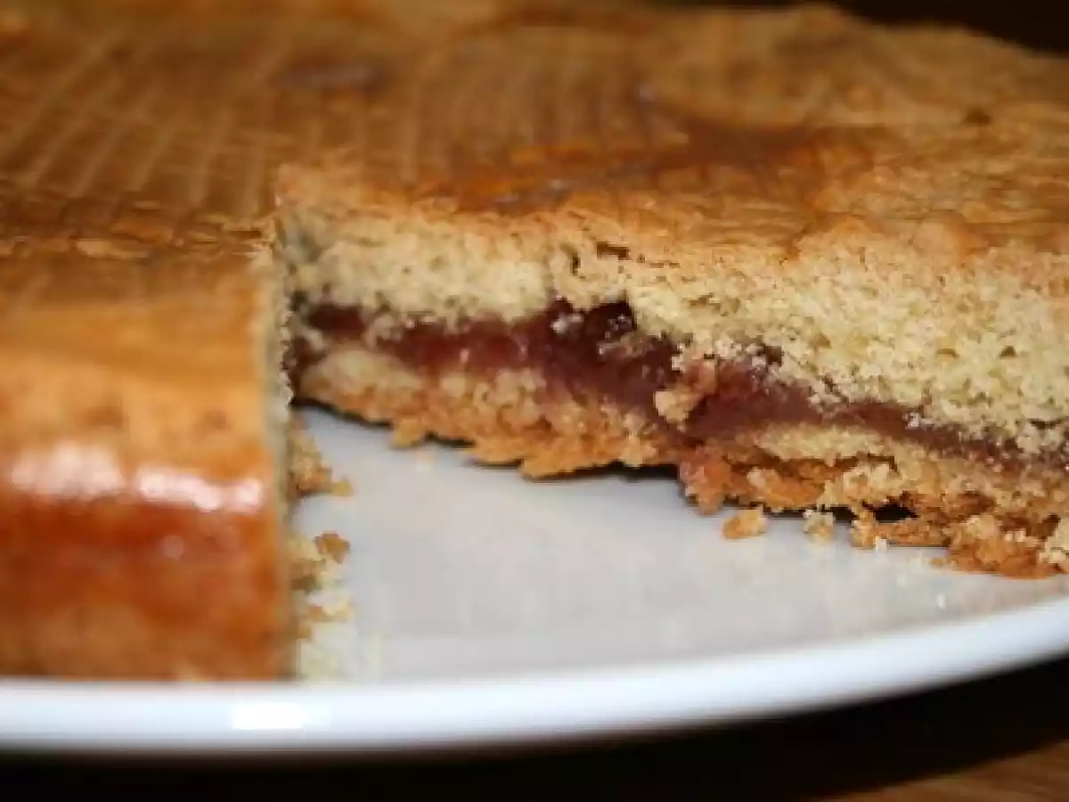 Gâteau basque à la confiture prunes-amandes