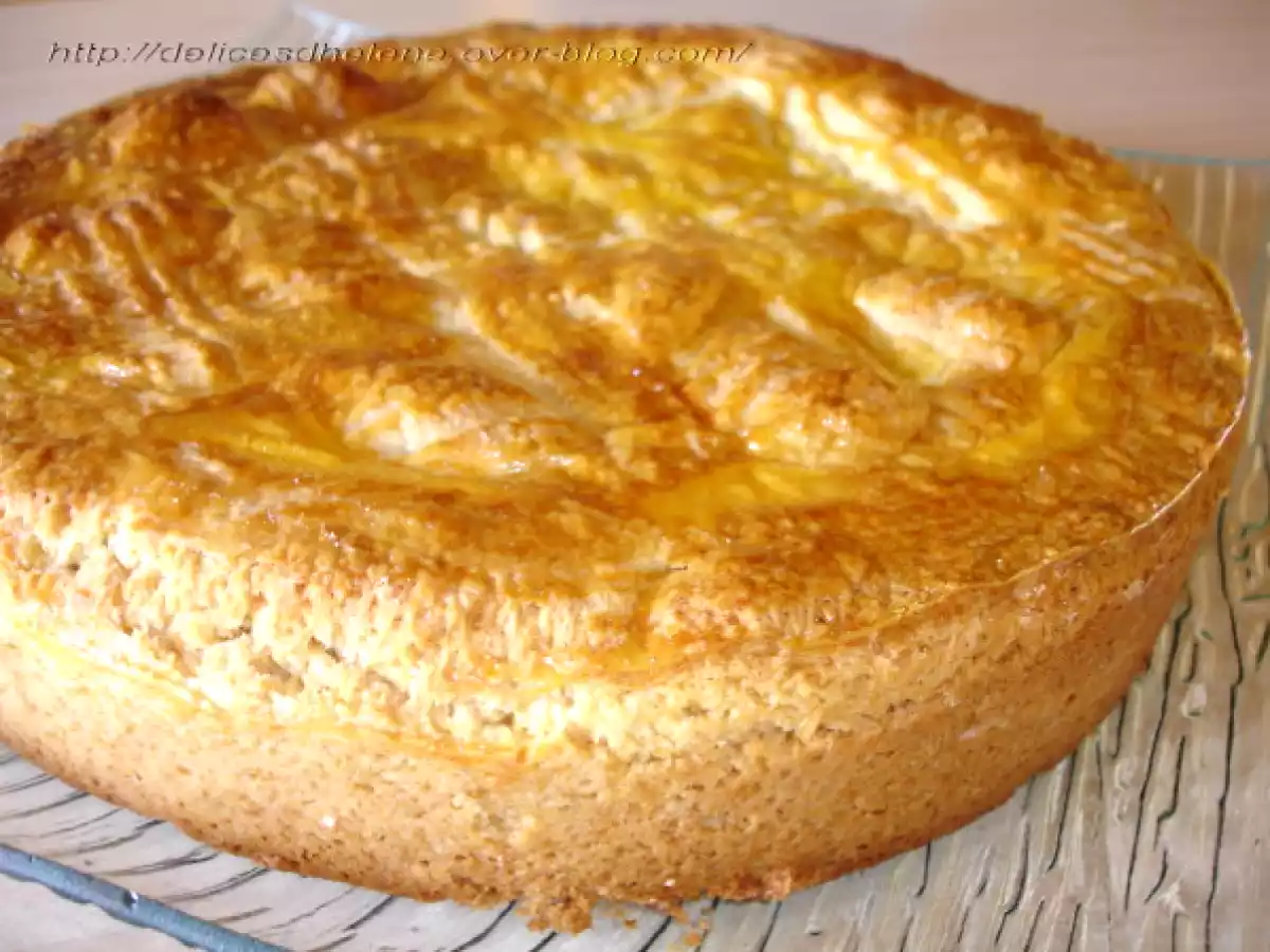 GATEAU BASQUE A LA CREME DE PISTACHE ET AUX FRAMBOISES