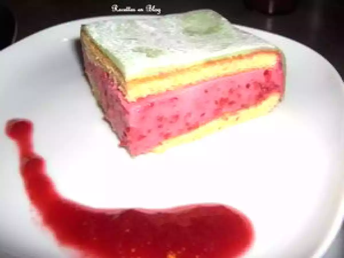 GATEAU BAVAROIS A LA FRAMBOISE PÂTE D'AMANDE