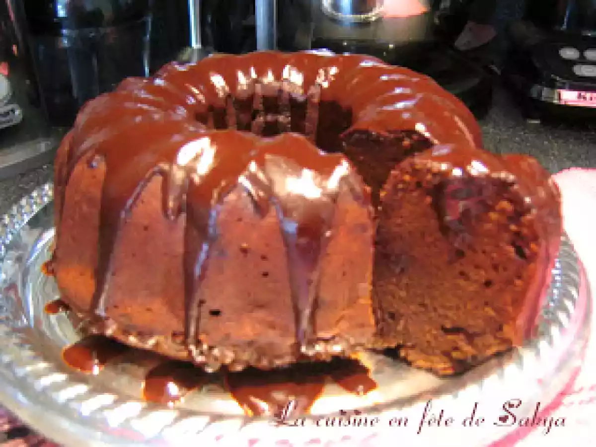 Gâteau bundt double chocolat, cerises fraîches et glace moka - photo 2