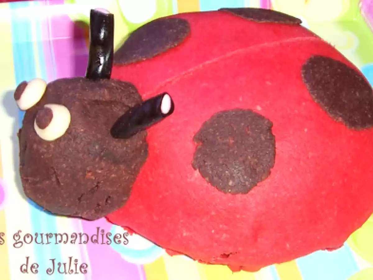 Gâteau coccinelle (chocolat, ananas) - photo 2