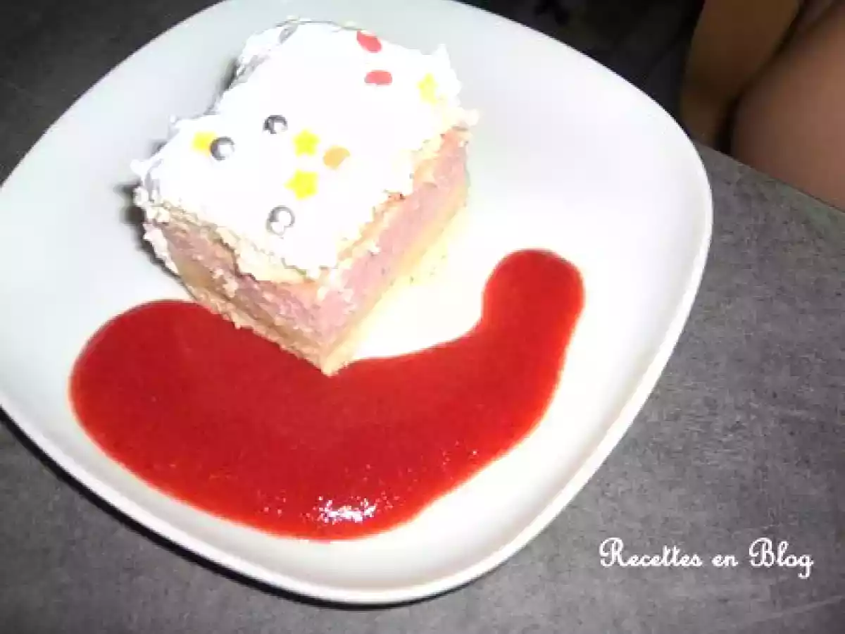 GATEAU CREME AU CITRON, BAVAROIS FRAISE, MERINGUE ITALIENNE - photo 2