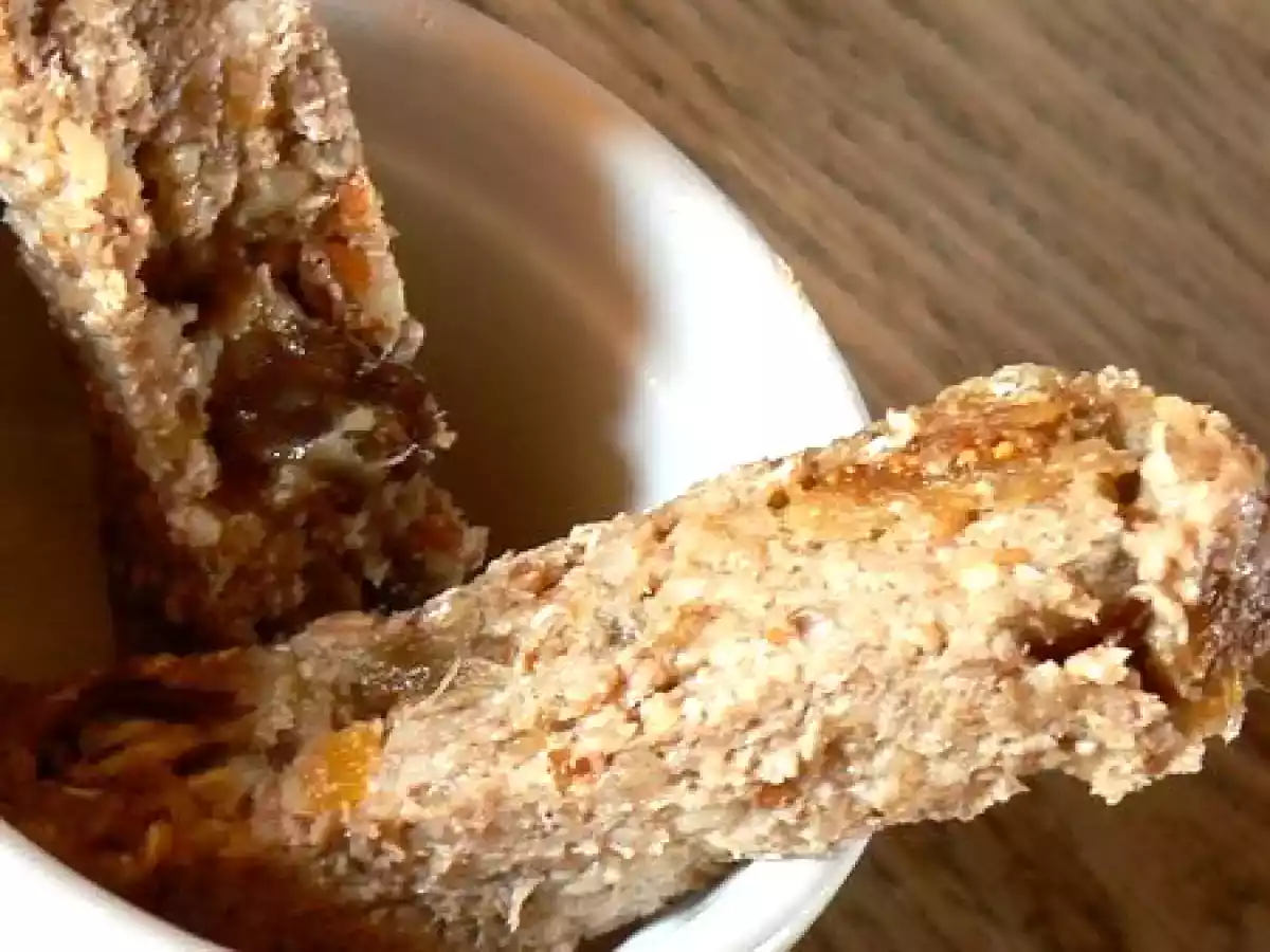 Gâteau cru aux graines et fruits secs