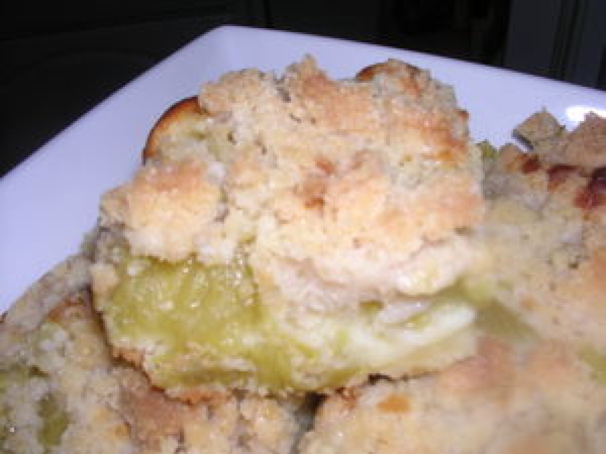 Gateau Crumble A La Rhubarbe Recette Ptitchef