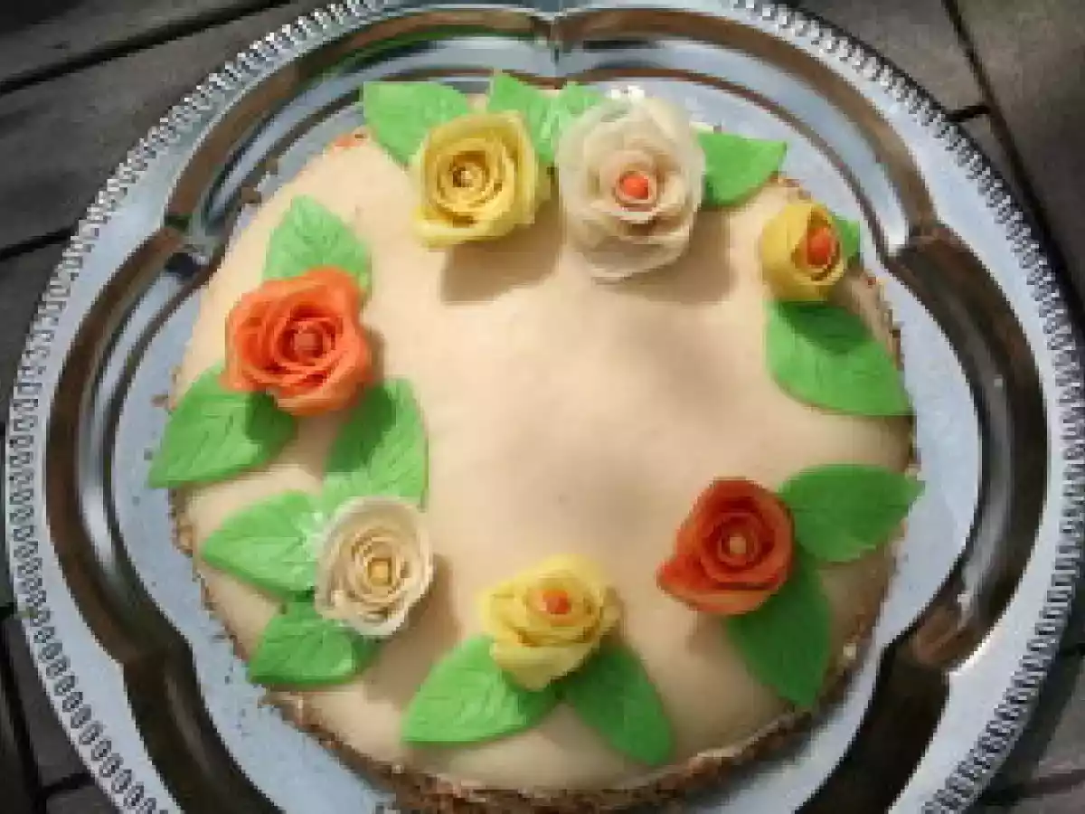 Gâteau d'anniversaire à la couverture de massepain