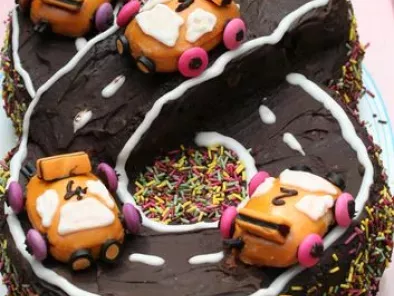 Gâteau d'anniversaire : circuit de voiture