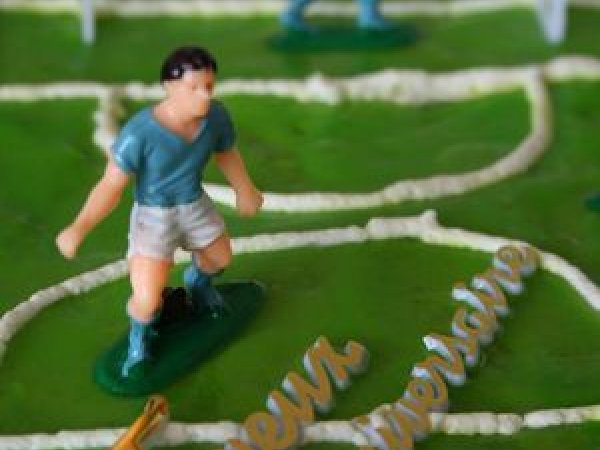 Gateau D Anniversaire En Terrain De Foot Recette Ptitchef