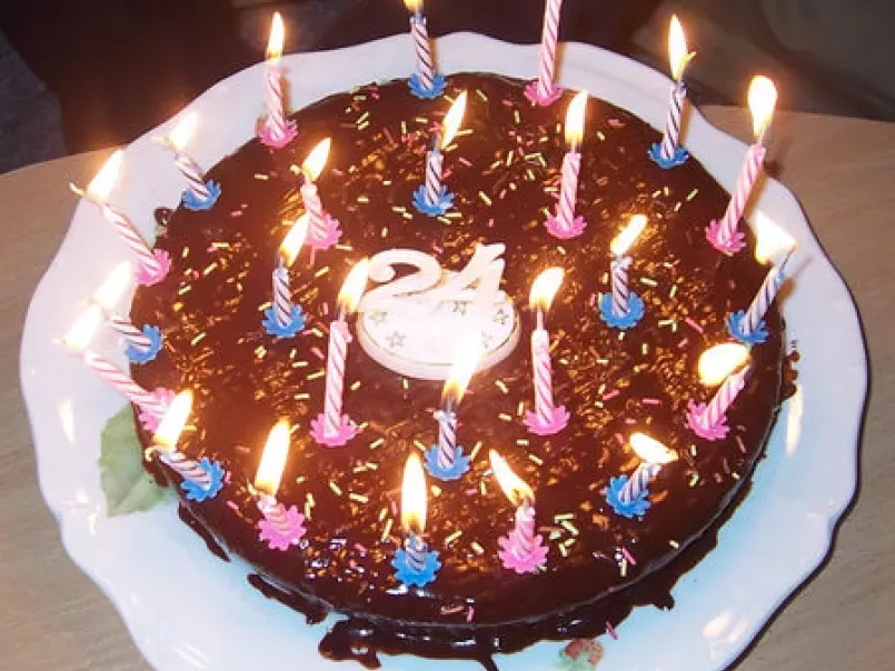 Gâteau d'anniversaire: gâteau au chocolat et à la framboise - photo 3