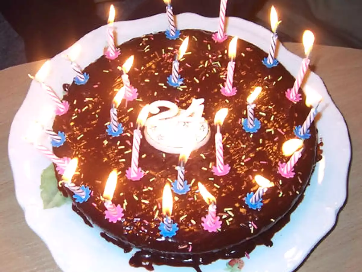 Gâteau d'anniversaire: gâteau au chocolat et à la framboise - photo 3