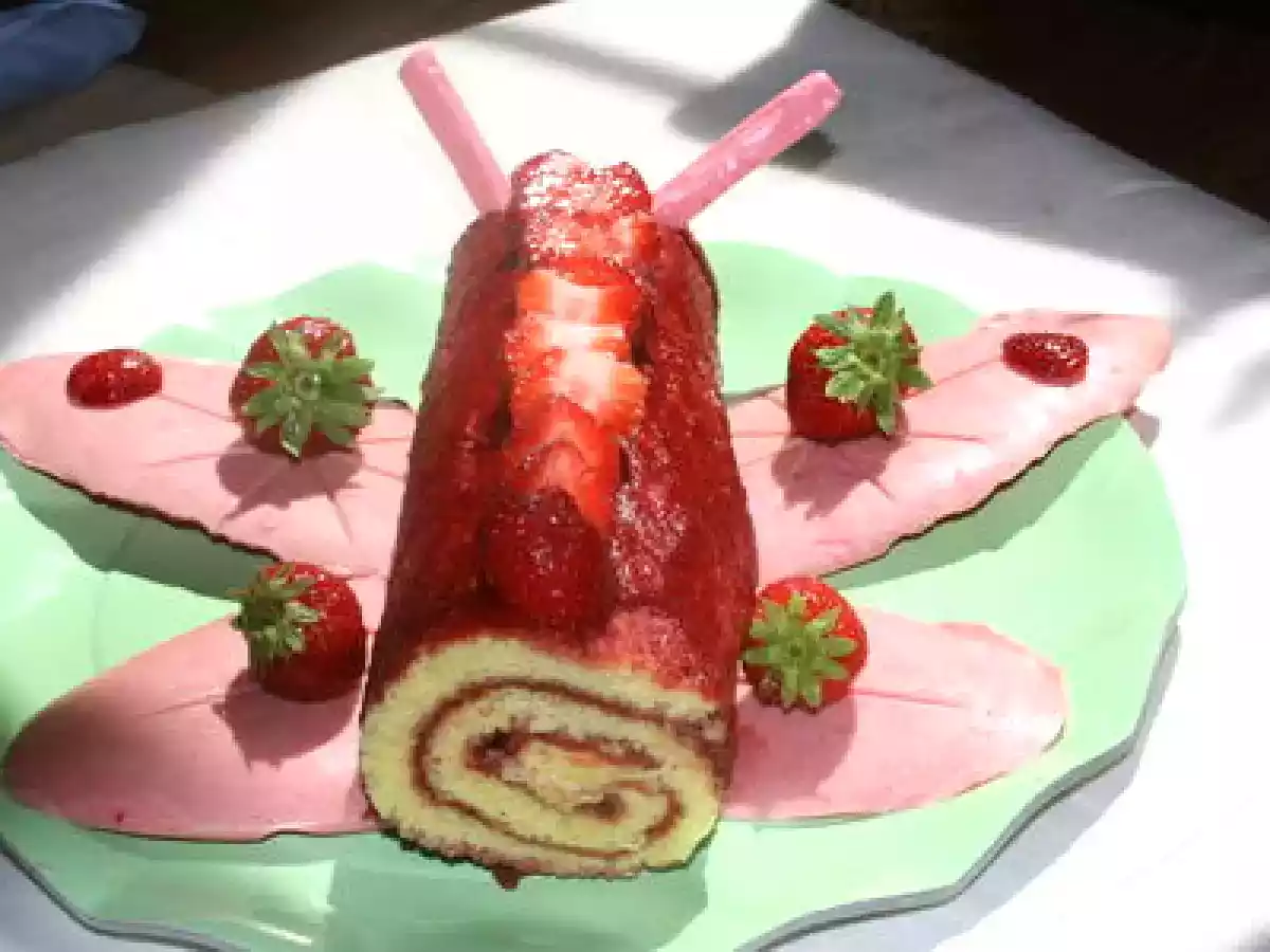 Gâteau d'anniversaire Le papillon à la fraise pour jolie princesse