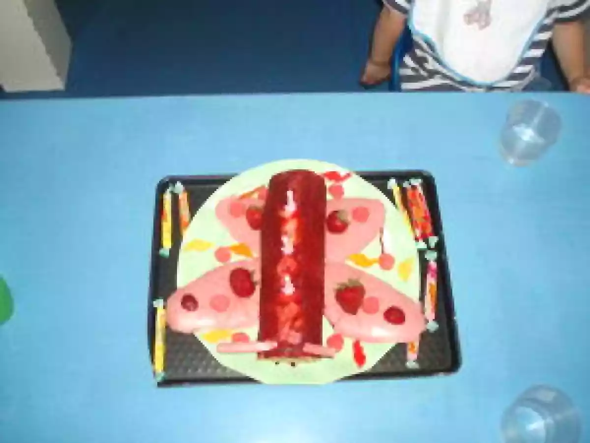 Gâteau d'anniversaire Le papillon à la fraise pour jolie princesse - photo 3