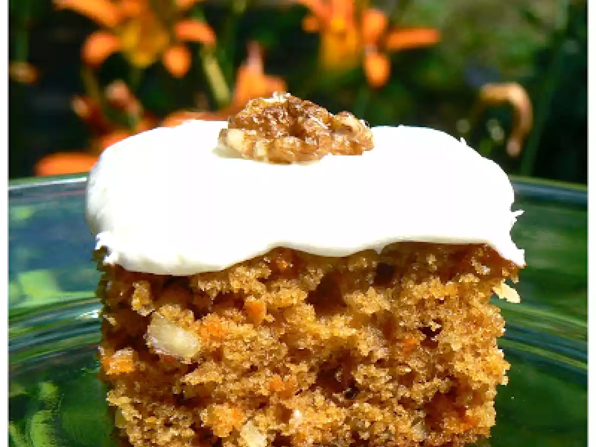 Gâteau de carottes au noix avec glaçage