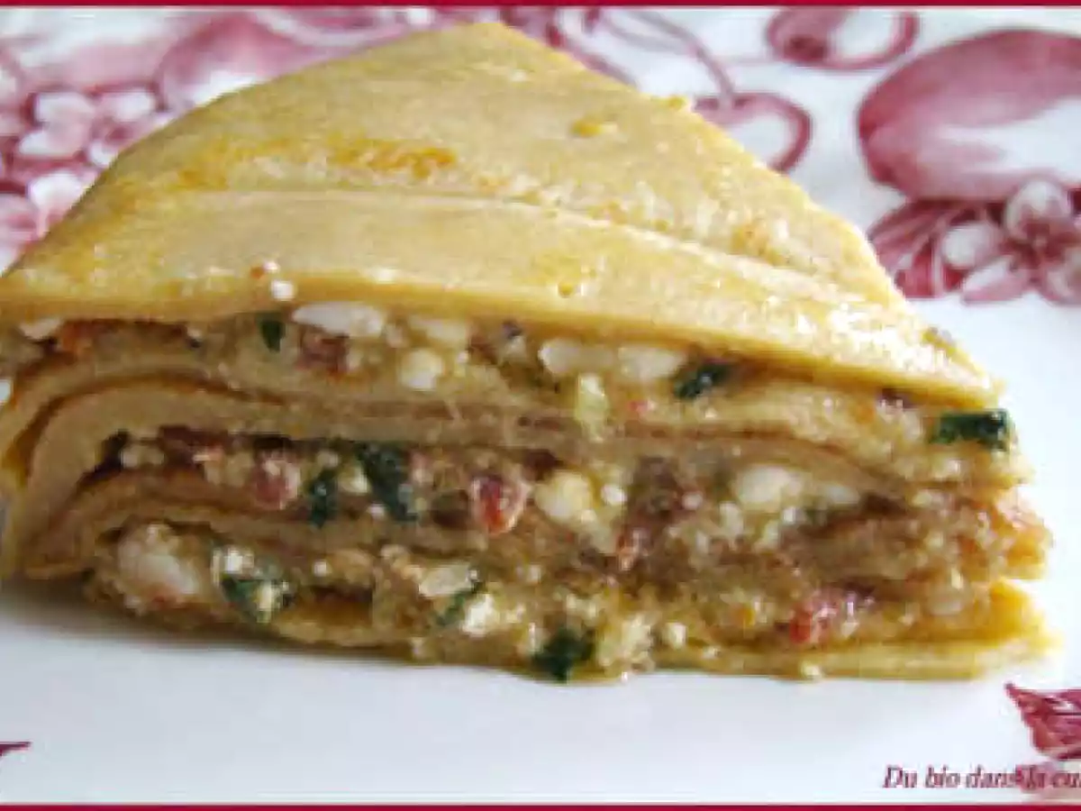 Gateau de crêpes au pesto, tomates séchées et fromga chèvre