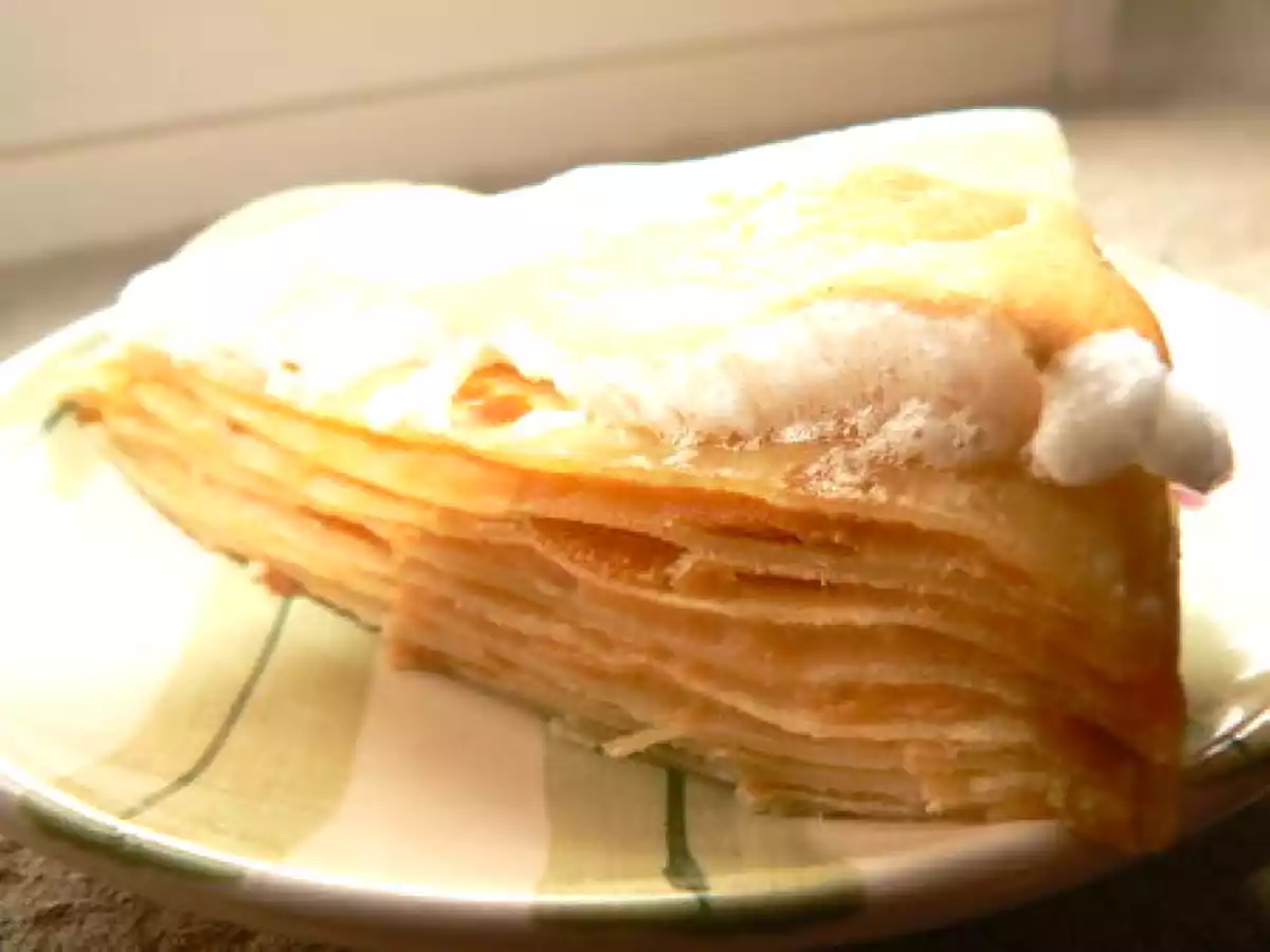Gâteau de crêpes meringué au pamplemousse