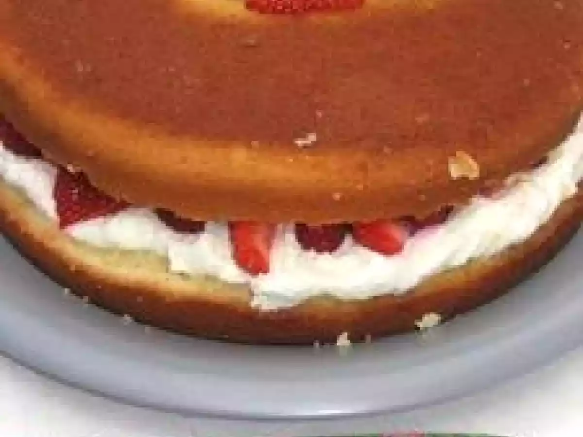 Gateau de fête(s) estivale(s) garni mousse citron et fruits des beaux jours