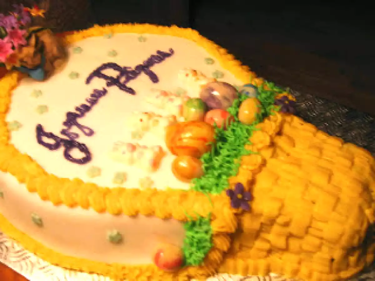 Gâteau de Pâques décoré avec pâte d'amande et glaçage au beurre - photo 3