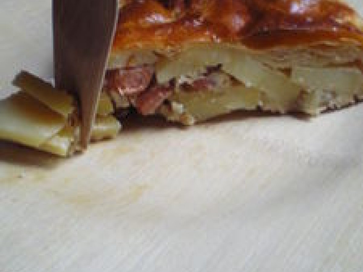 Gateau de pommes de terre et saucisses de strasbourg - Recette Ptitchef