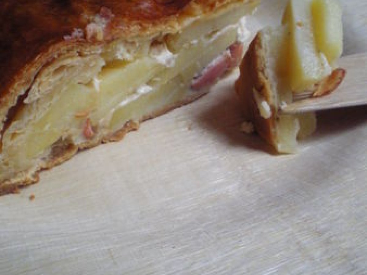 Gateau de pommes de terre et saucisses de strasbourg - Recette Ptitchef