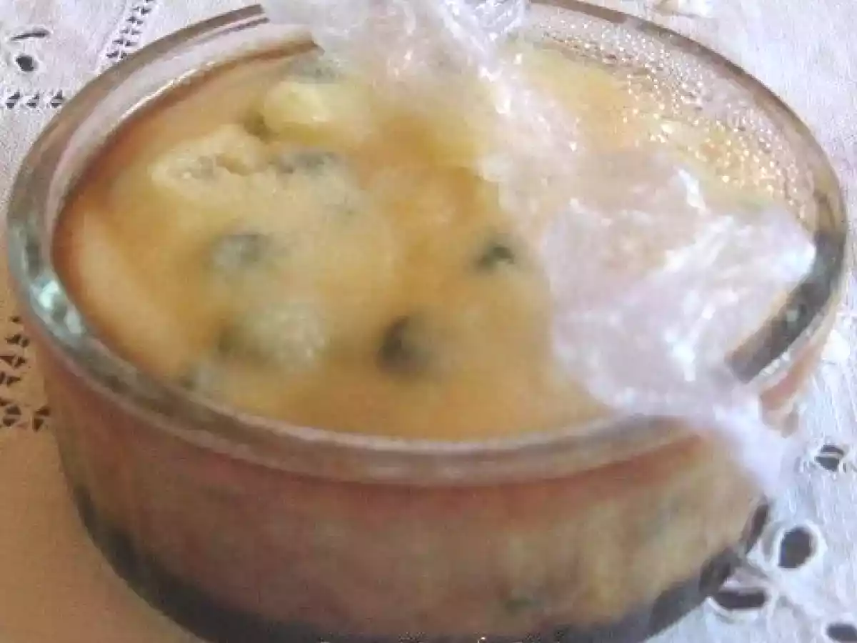 Gâteau de semoule au caramel, raisins et pistaches au cuit-vapeur - photo 2