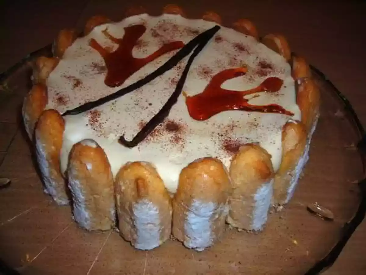 Gâteau (entremet) vanille & Bailey's décor façon Charlotte