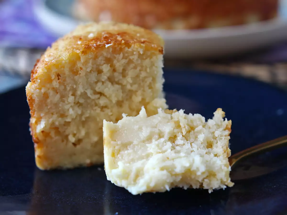 Gâteau-flan à la noix de coco et au lait concentré, facile et fondant