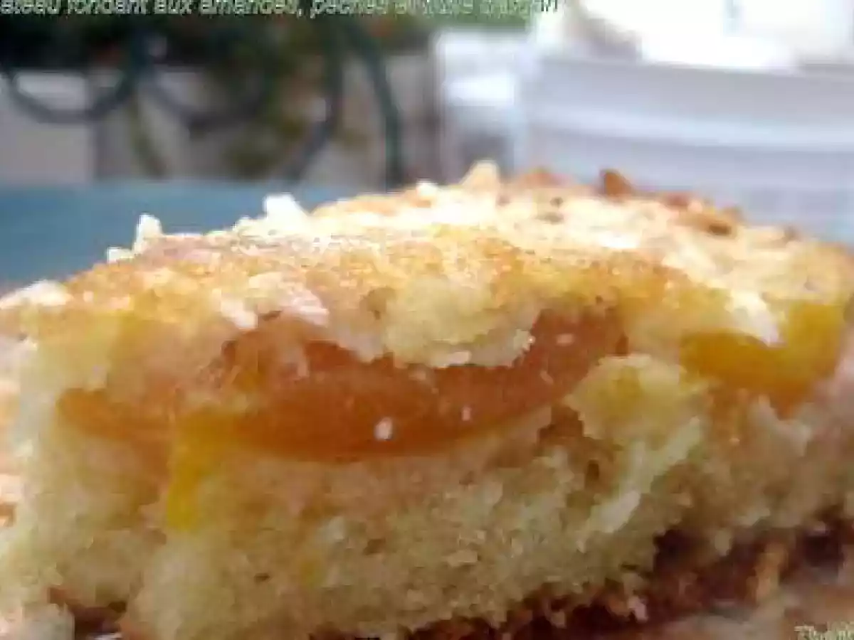 Gâteau fondant aux amandes, pêches et huile d'argan